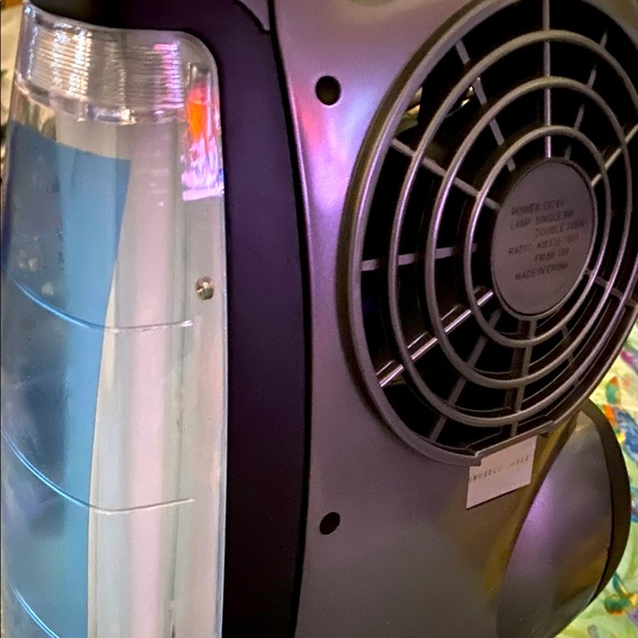 NIB NEVER USED SHARPER IMAGE 5-in-1 SURVIVOR FAN/LIGHT/LANTERN/RADIO/SIREN AC/DC - Picture 2 of 10